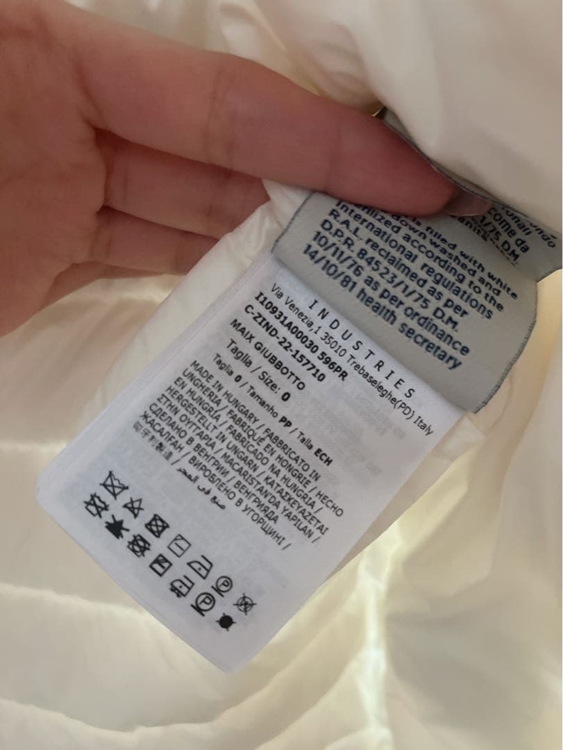 いちご様専用ページ モンクレール22SS⭐︎ツイードダウン - メルカリ