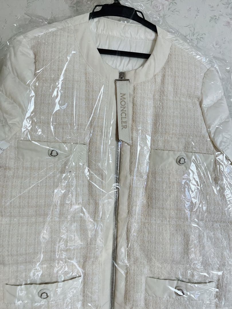 いちご様専用ページ モンクレール22SS⭐︎ツイードダウン - メルカリ