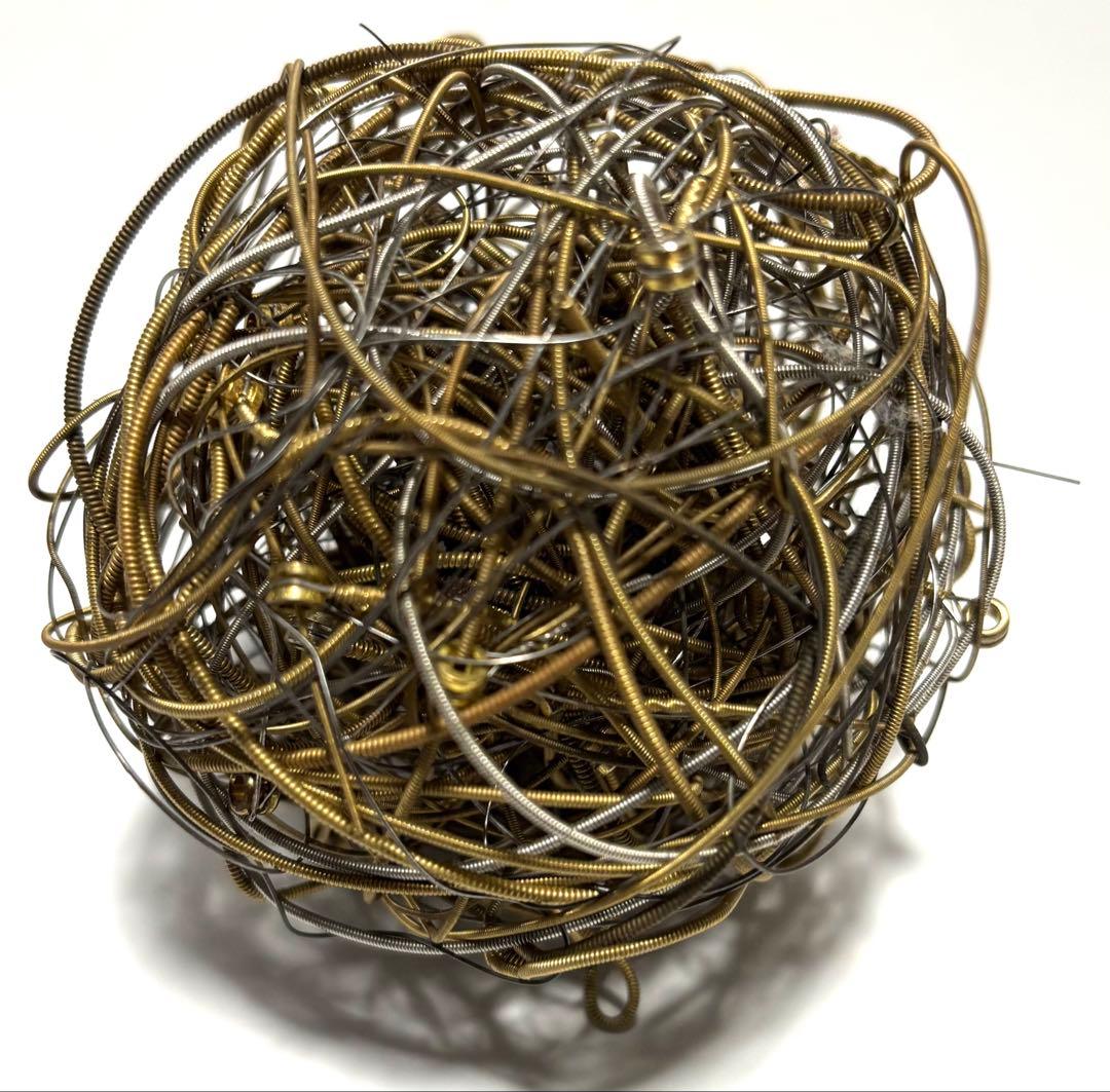 現代アート　題名:弦玉　とわじ作