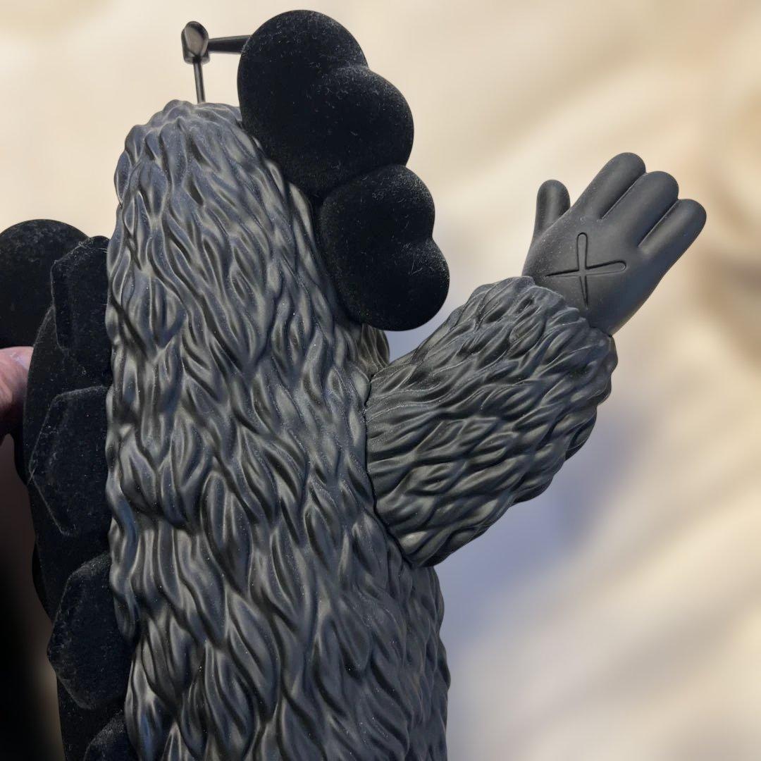 メディコムトイ KAWS カウズ KACHAMUKKU ブラック ガチャピン - メルカリ