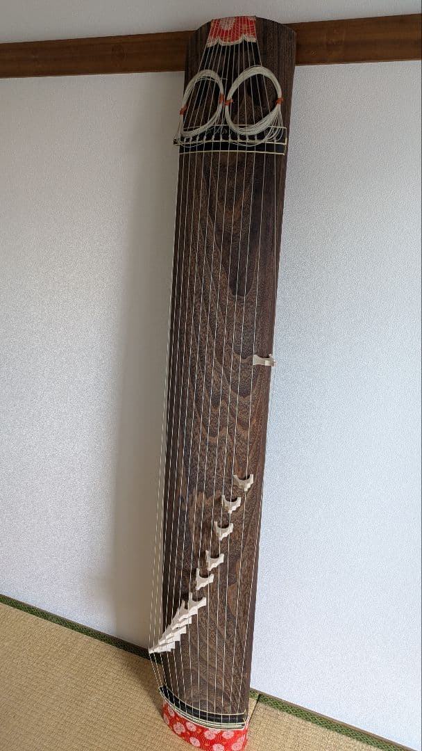 伝統的な琴 13弦