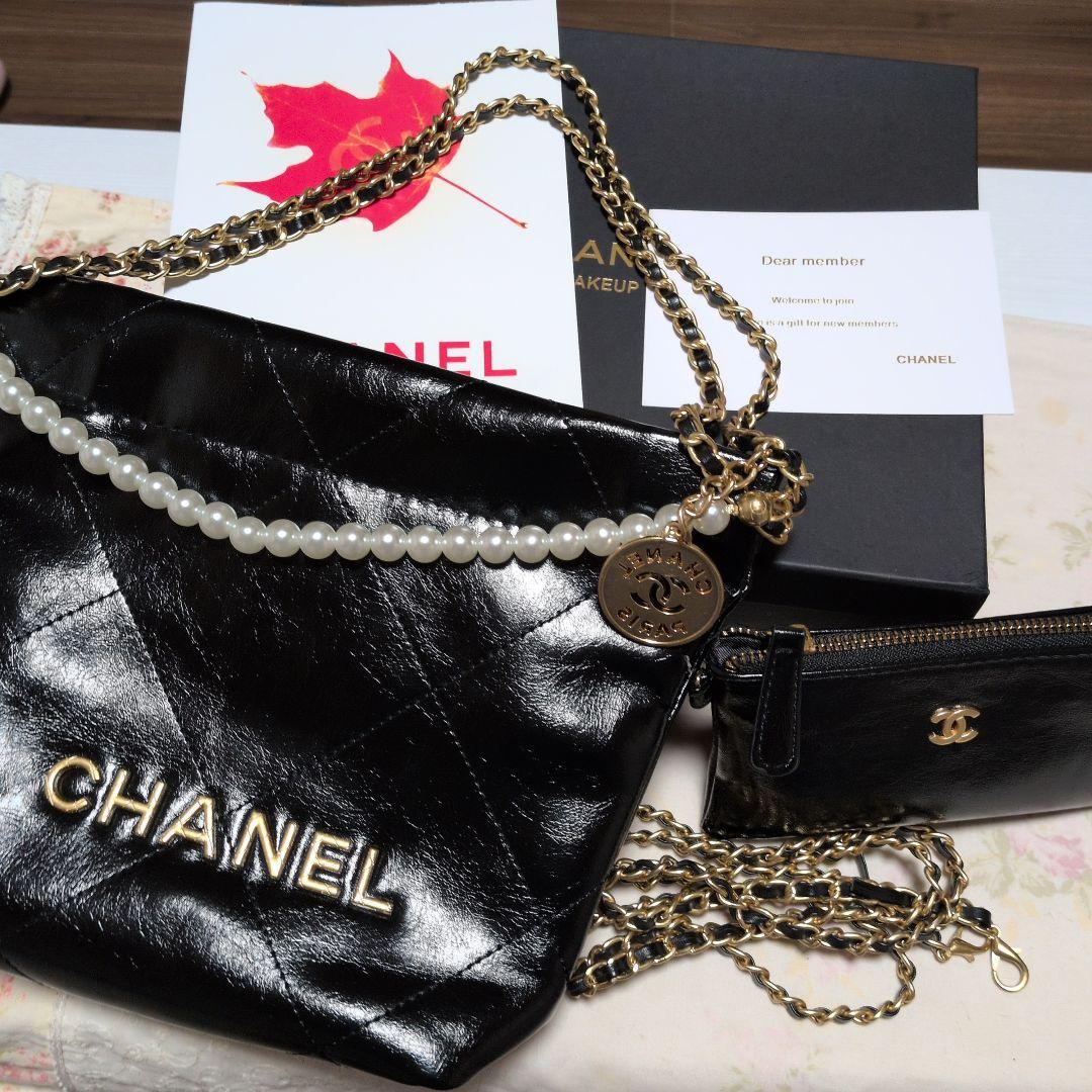 CHANEL ノベルティショルダーバック 新品 CHANEL シャネル ノベルティ ショルダーバッグ スマホポーチ 斜