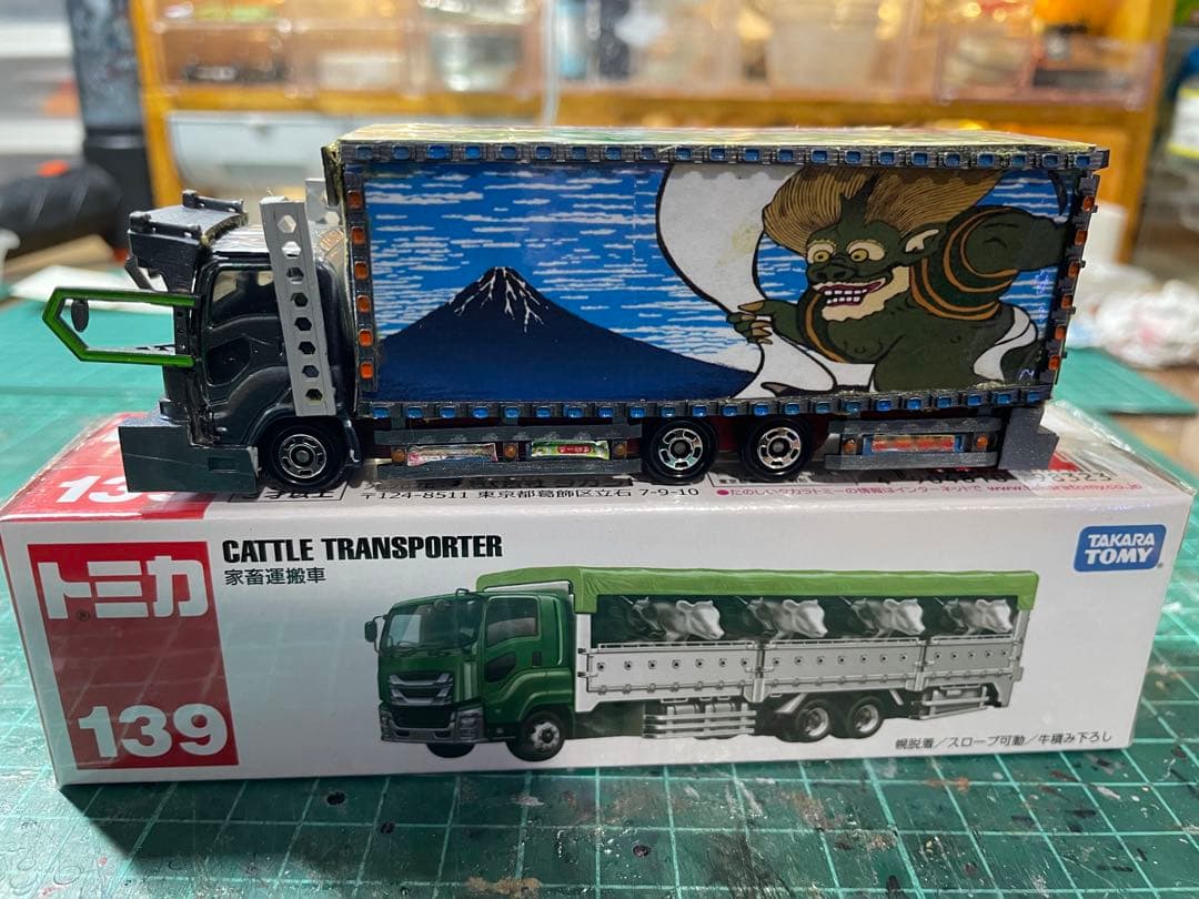 トミカ トラック改造（CATTLE TRANSPORTER）
