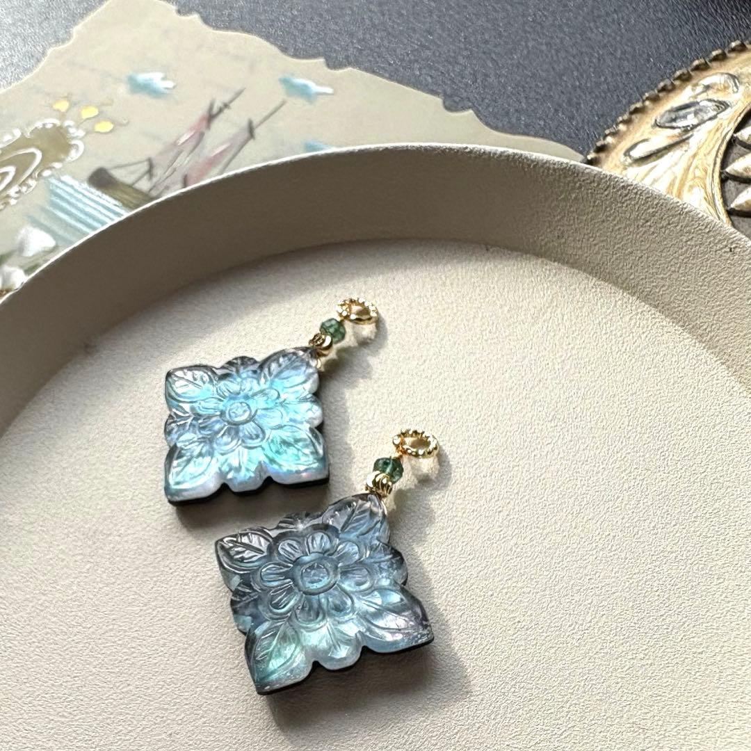 《RiSaO＊様》ブラックオニキス&MOPフラワーカービング＊チャーム