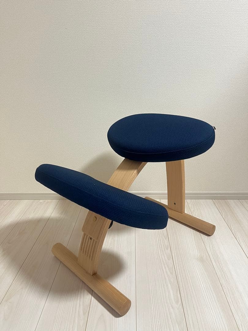 週末即発送！美品！バランスイージー！バランスラボチェア！ネイビー