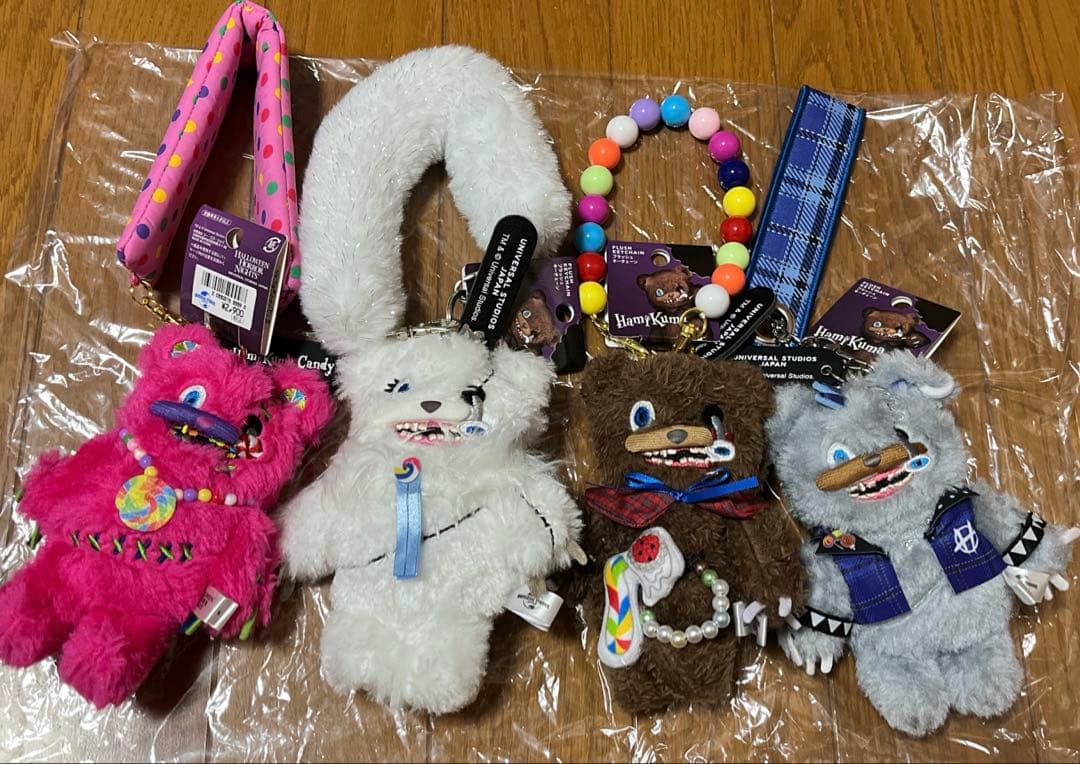 USJ ユニバ　ハミクマ　ストラップ付きマスコットキーチェーン　4種セット