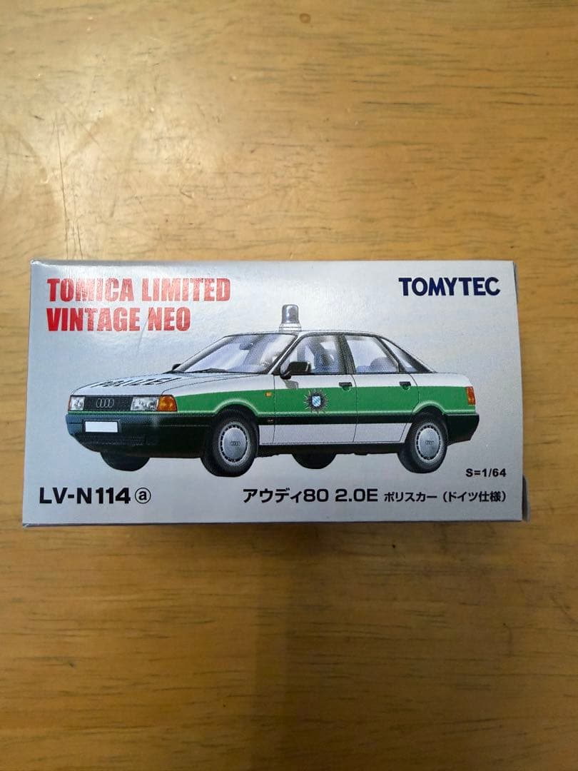 トミカリミテッドヴィンテージ　ネオLV-N114aアウディ80 ポリスカー