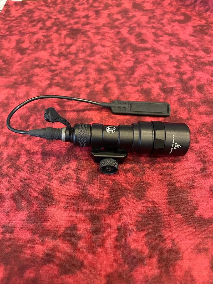 実物SUREFIREM300C シュアファイア　ミニスカウトライト