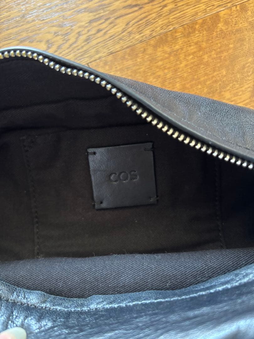 COS レザープリーツベルトバッグ COS