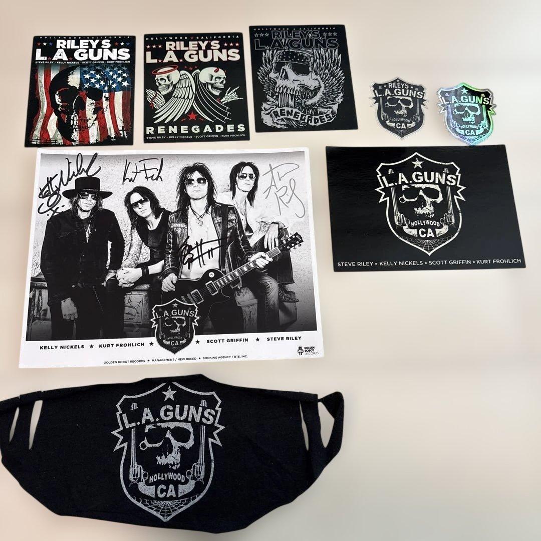 RILEY'S L.A.GUNS 直筆サイン入り写真とグッズセット