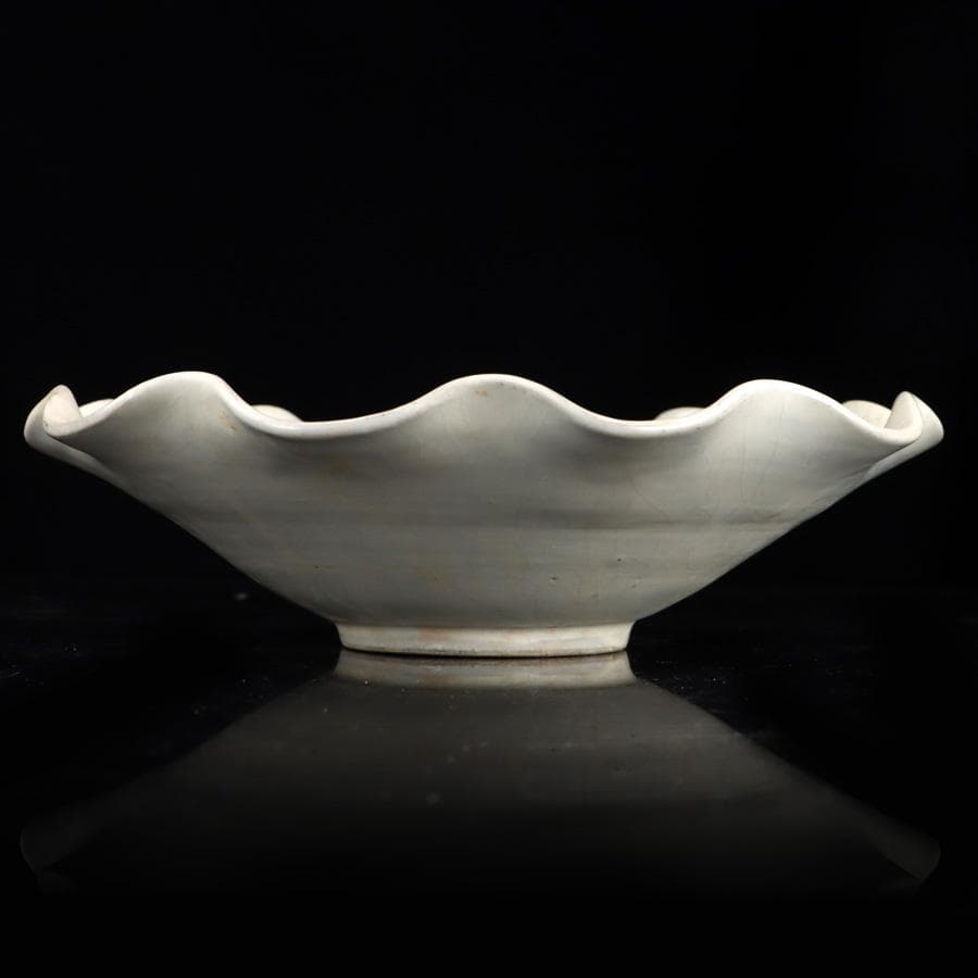 Y2396-1 中国 宋時代 人物図 波型皿 直径23㎝ 箱付き せ