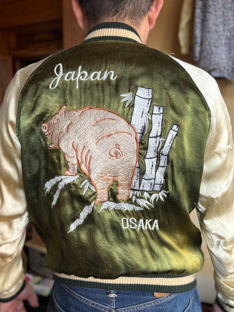 スタディオダルチザンメンズ スカジャン 豚と飛行機の刺繍 Lサイズ相当