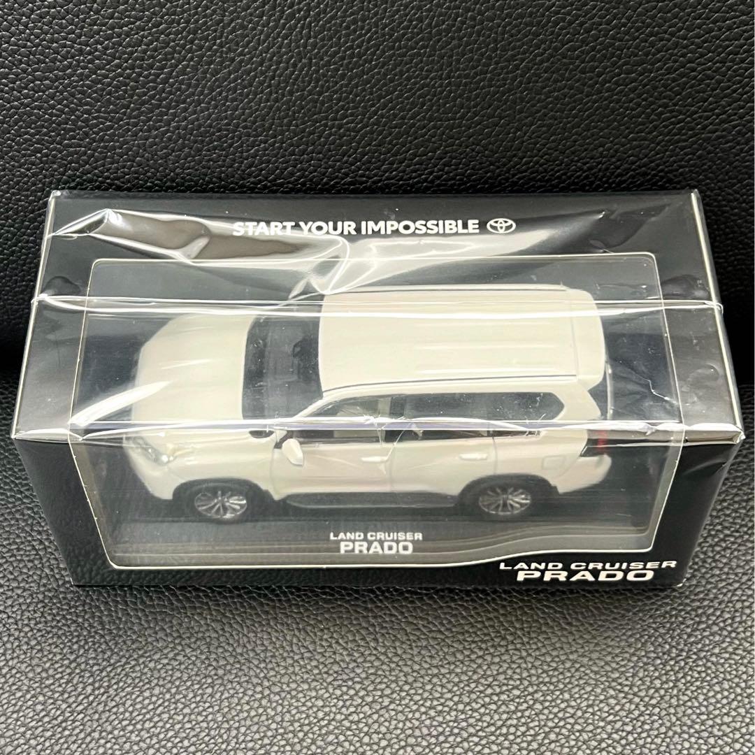 完全未開封】 ランクル プラド ホワイト カラーサンプル ミニカー 1/30