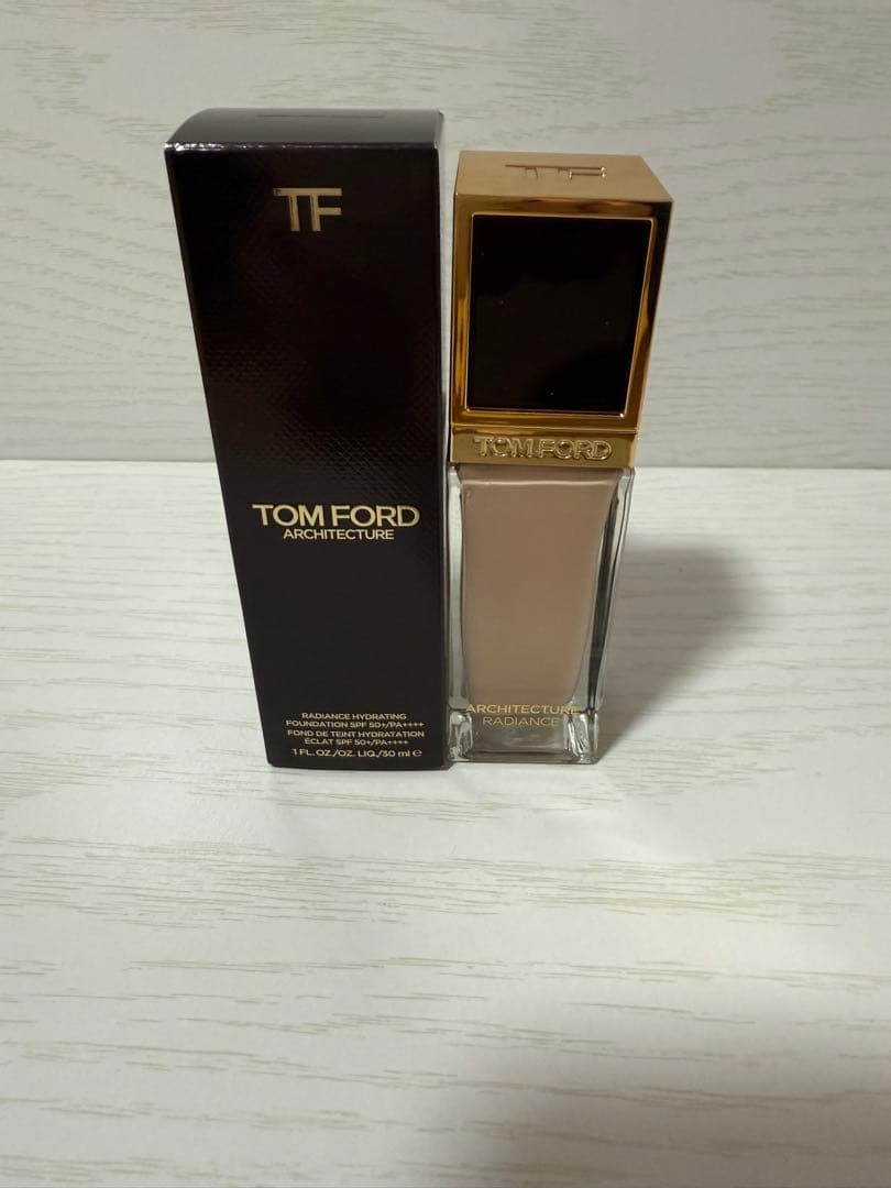トムフォード　アーキテクチャーラディアンスハイドレーティング　3.0Cローズ