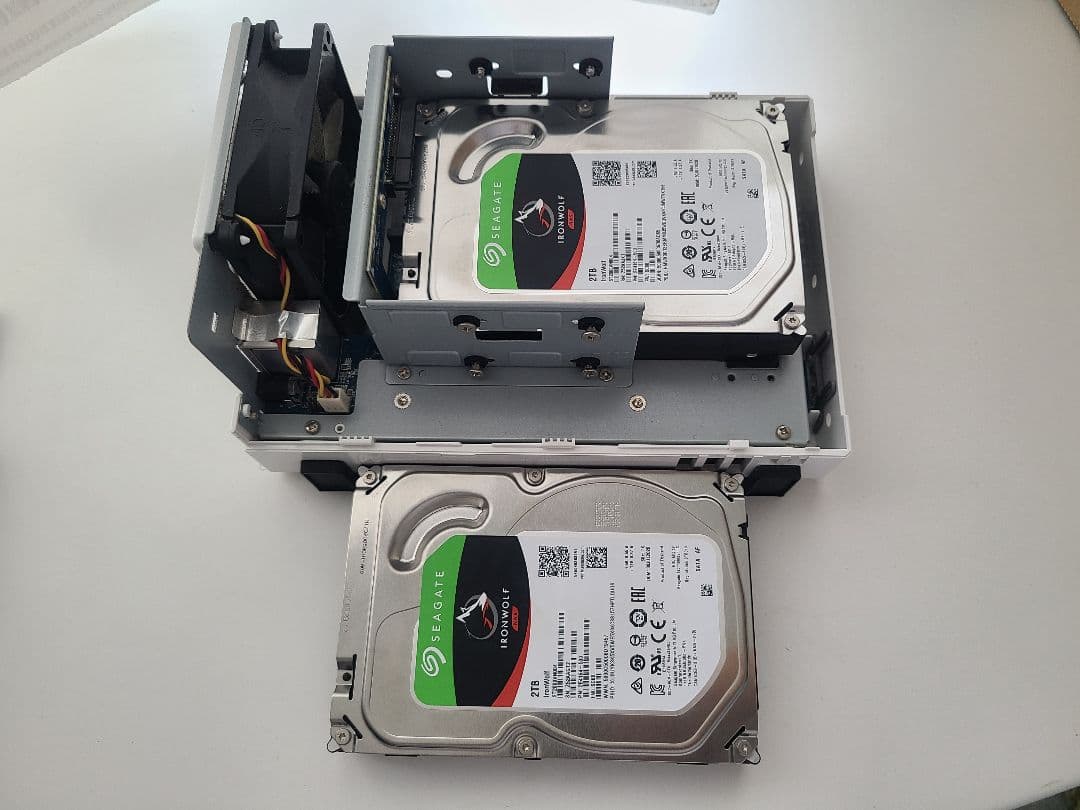 Synology DS220j ＋ NAS用HDD2TB×2本搭載 - メルカリ