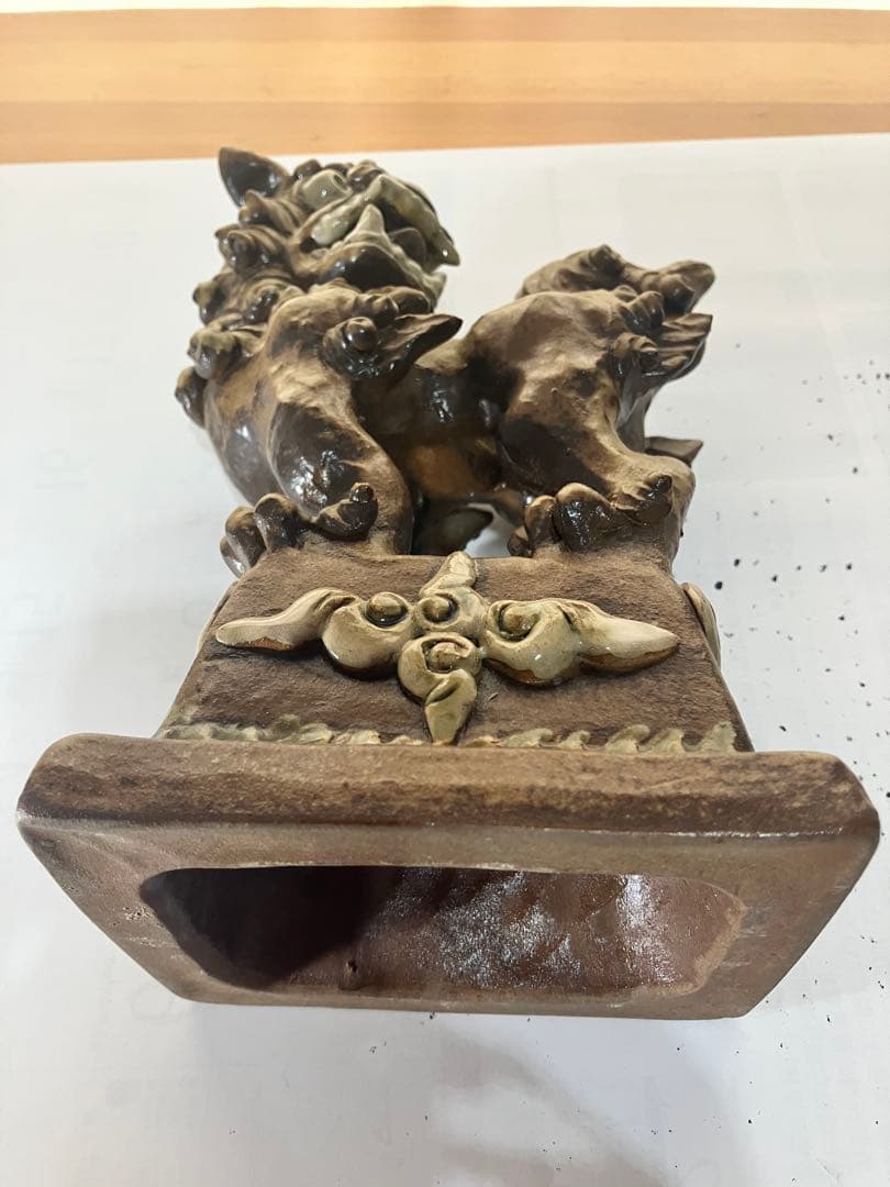 沖縄 琉球 壺屋焼 新里勇人作 台付シーサー ヤチムン やちむん - メルカリ