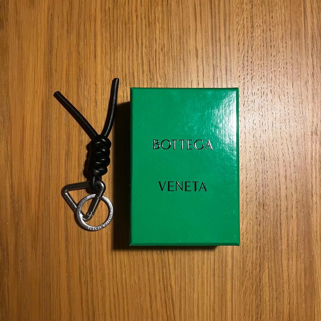 BOTTEGA VENETA ノットディテール トライアングル キーリング新品