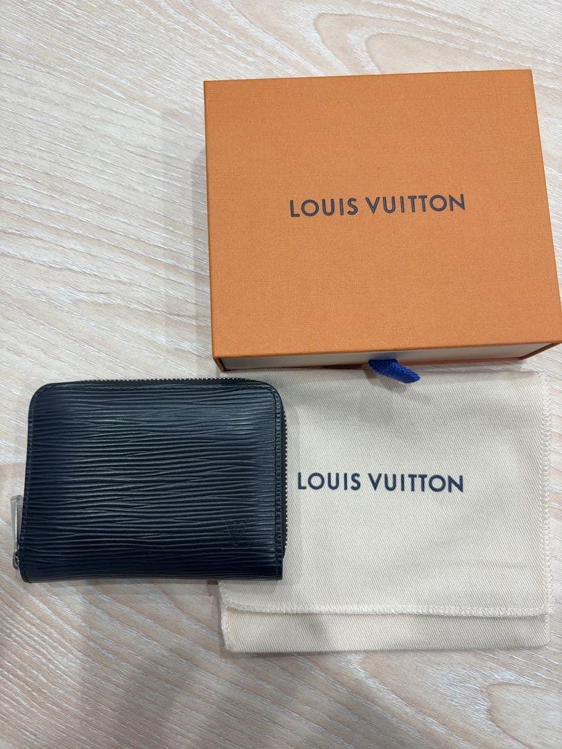 LOUIS VUITTONエピ　ヴィトン エピ ジッピーパースM60152