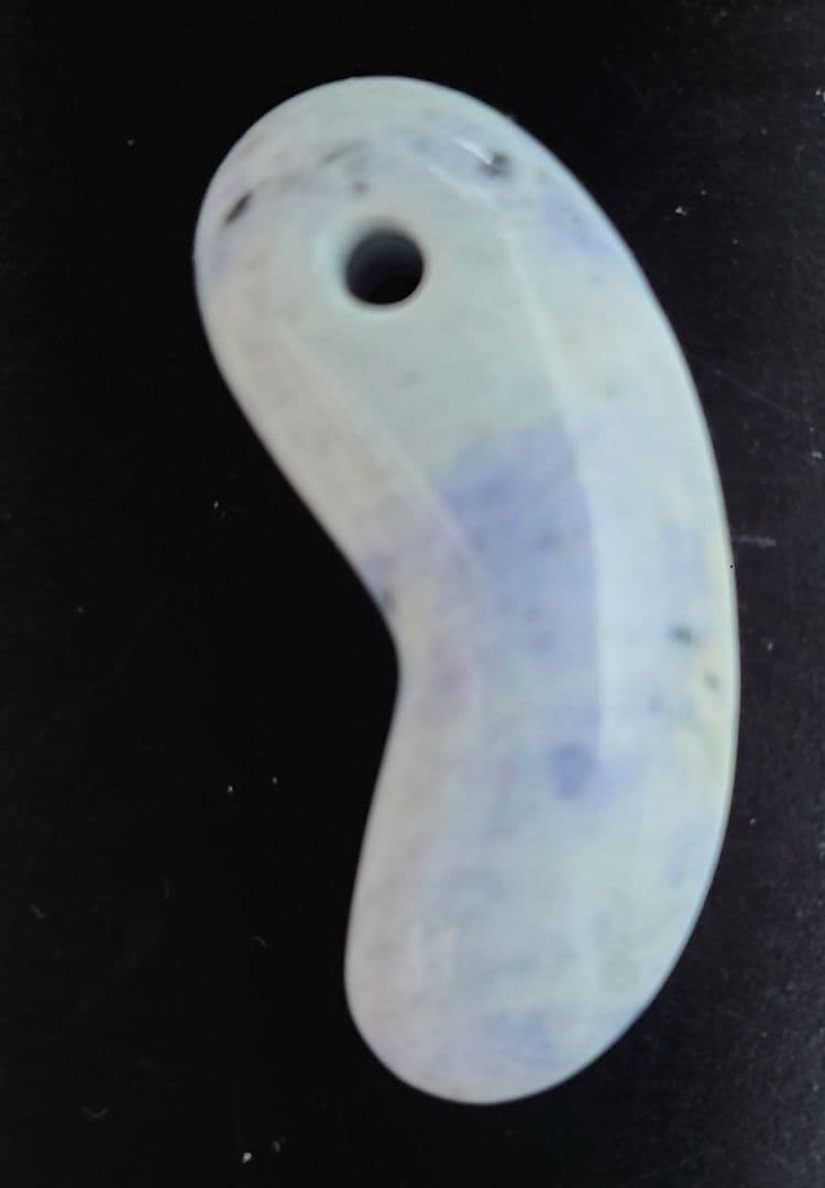 糸魚川翡翠　勾玉　ラベンダー