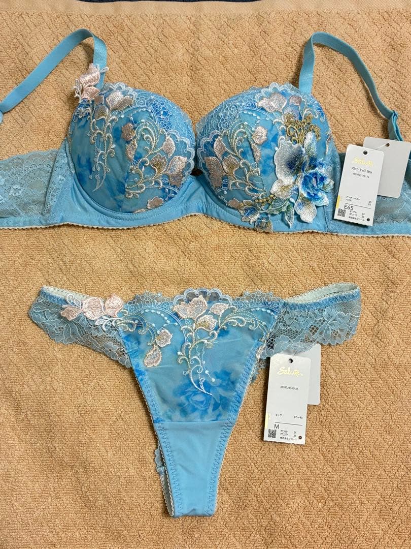 サルート ブラジャーショーツセット E65 タグ付き