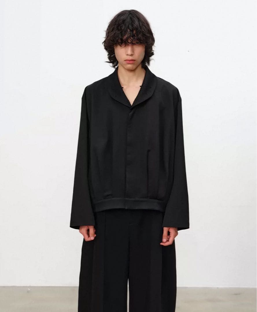 JCAESAR 25AWプリーツドポリレーヨンジャケットデザイン襟ショート丈