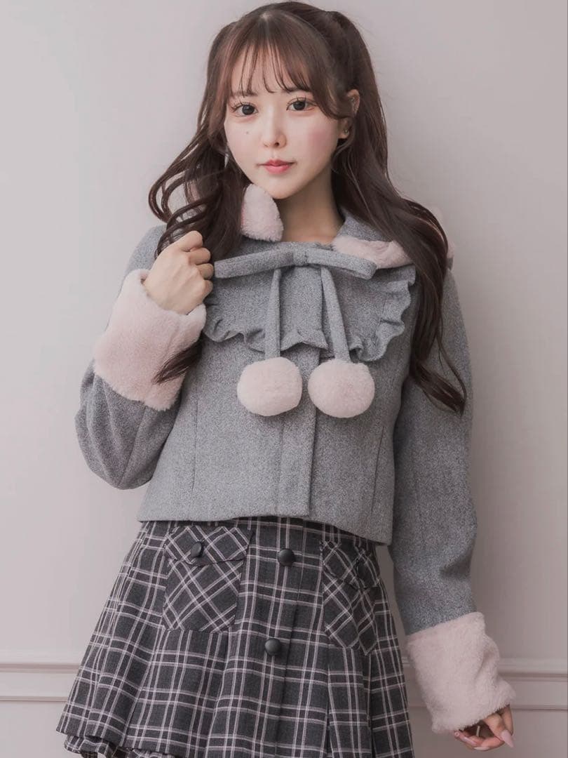 Pium ファーリボンヨークフリルショートコート グレー