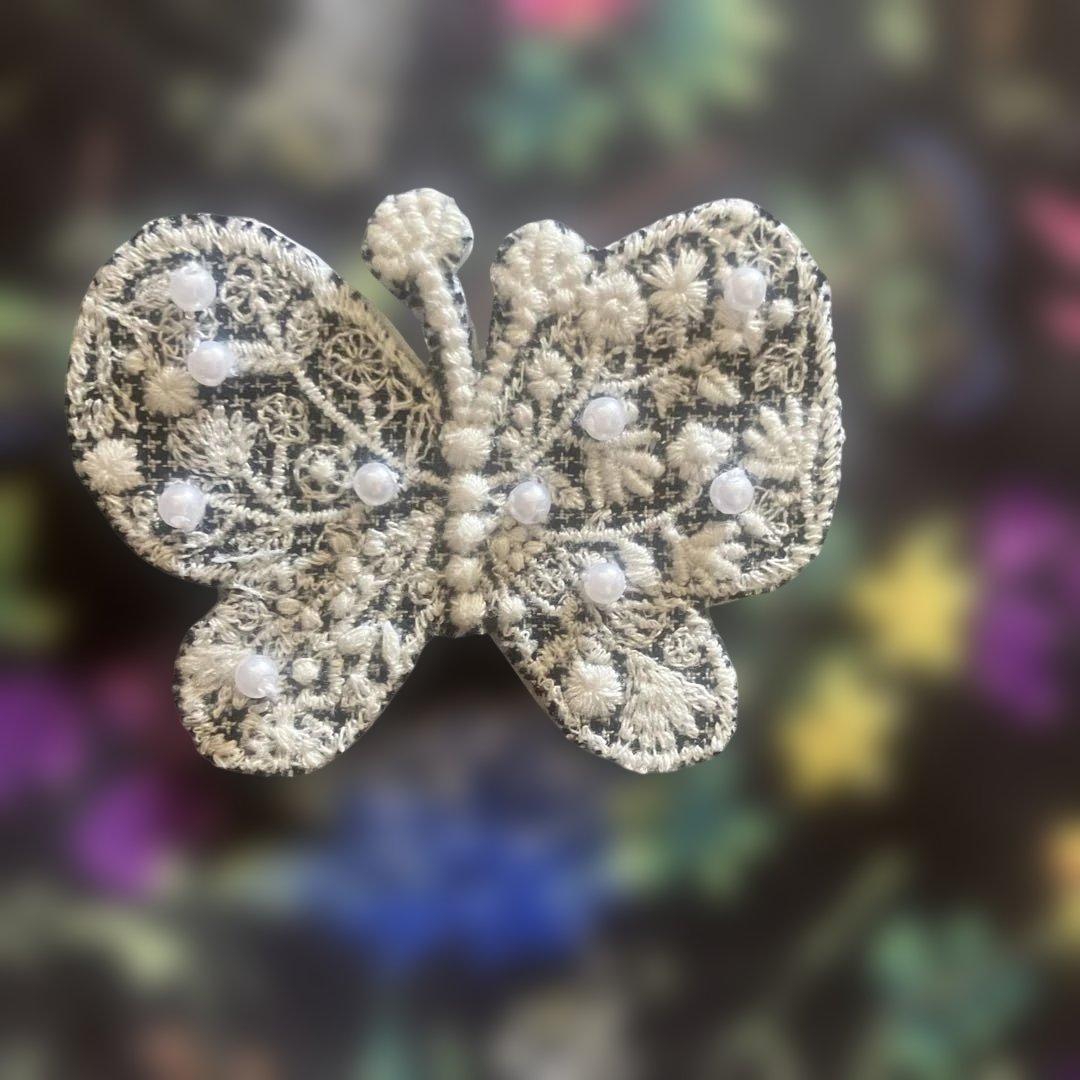 ミナペルホネン ハンドメイドブローチ 蝶々 - メルカリ