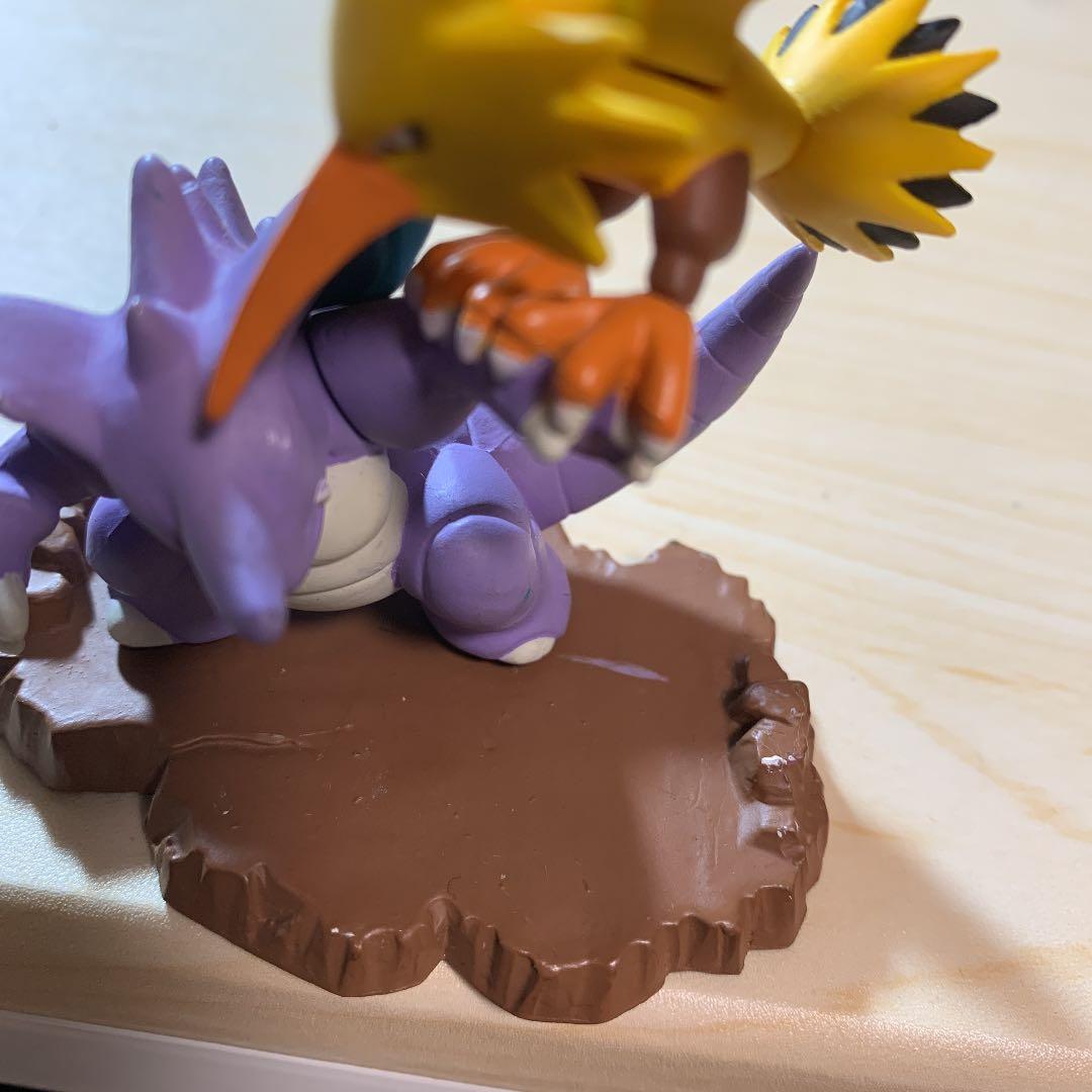 希少☆ ポケモンフィギュア ニドキングVSサンダー - メルカリ