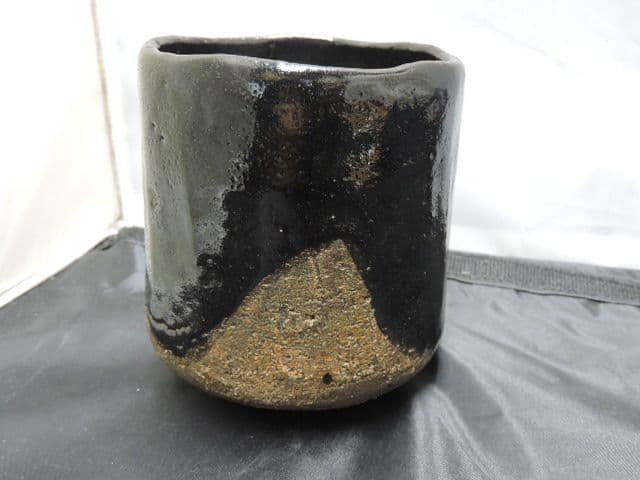 道八作　黒筒茶碗　保存箱有　M１３１２ 三代 中村道年 『黒 茶碗』 ｜骨董品買取 緑和堂