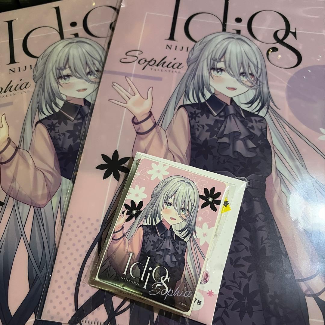 ソフィア・ヴァレンタイン クリアファイル 缶バッジ ステッカー - メルカリ