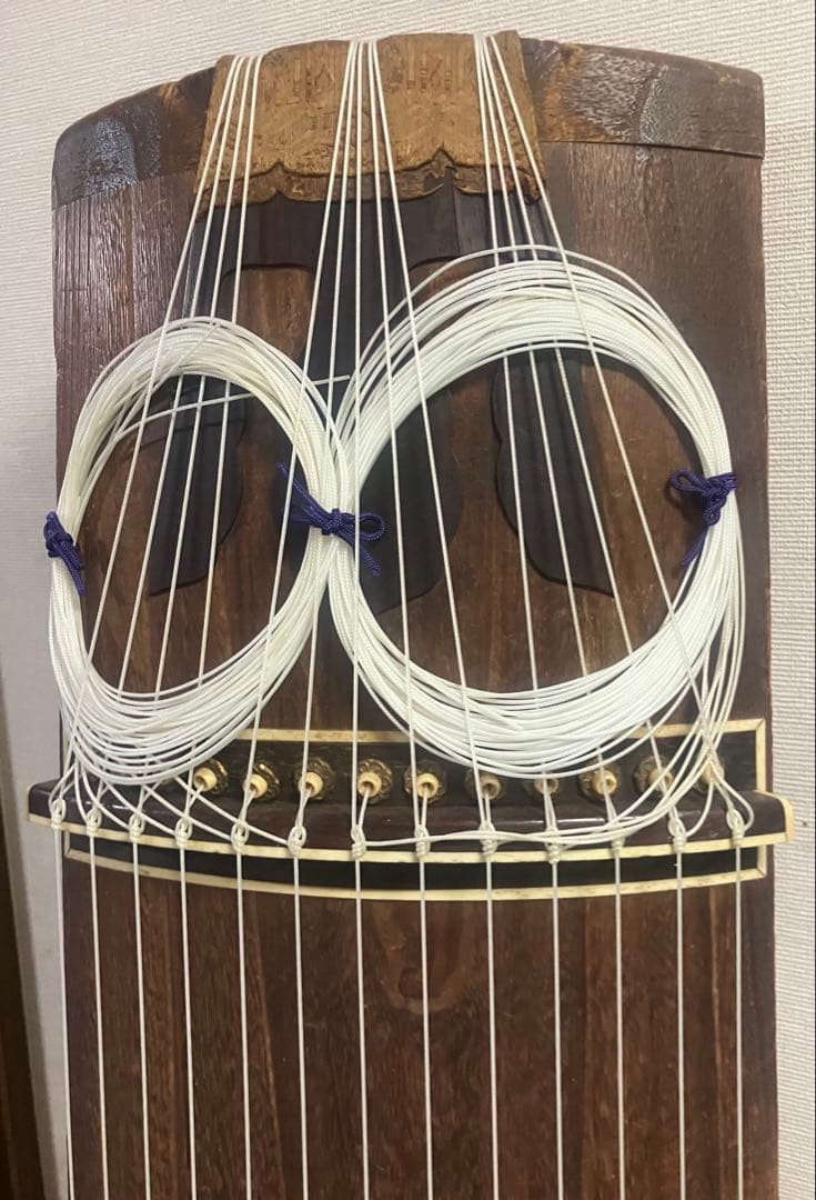 13弦お琴です。小型です。琴柱他一式付きです
