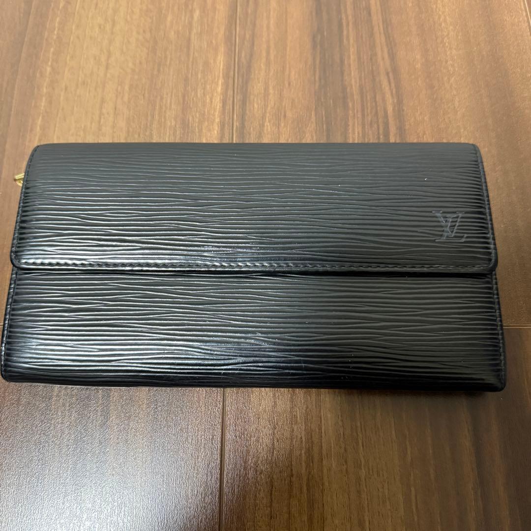 Louis Vuitton エピレザー ブラック長財布