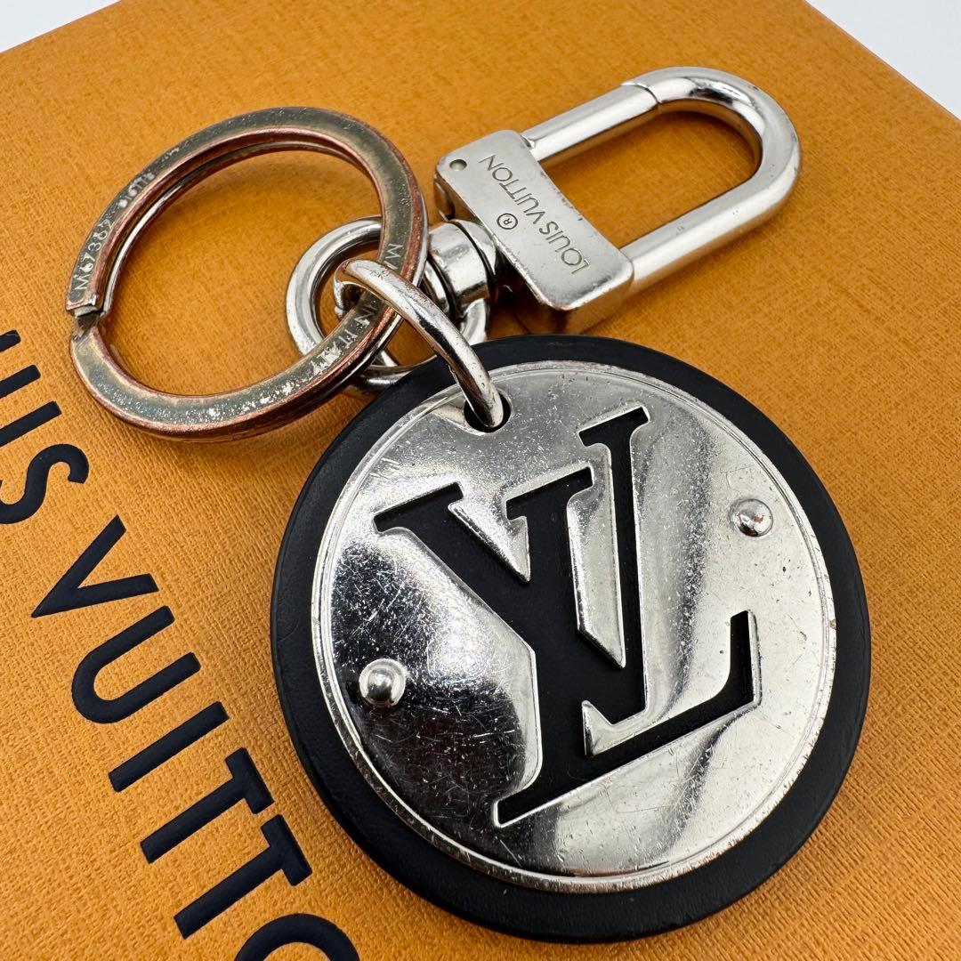 美品 ルイヴィトン ポルトクレ・LVサークル チャーム キーリング キーホルダー