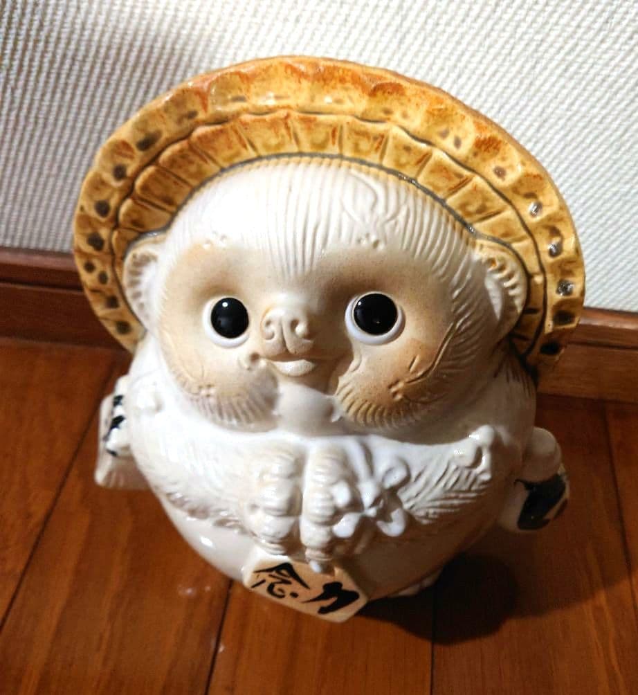 美品】信楽焼たぬき 白たぬき 置物 - メルカリ