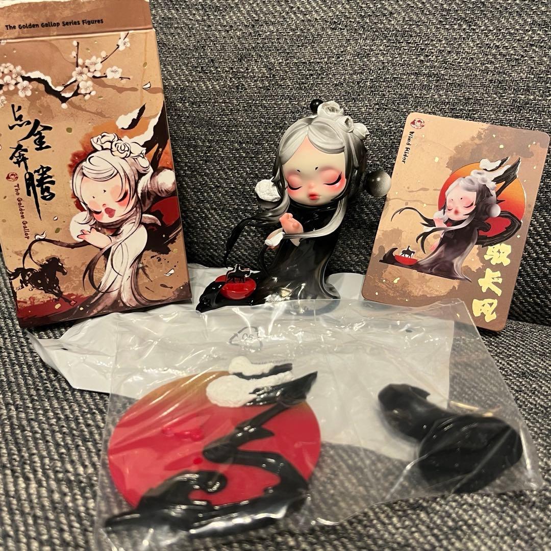 POPMART SKULLPANDA The Golden Gallop - メルカリ