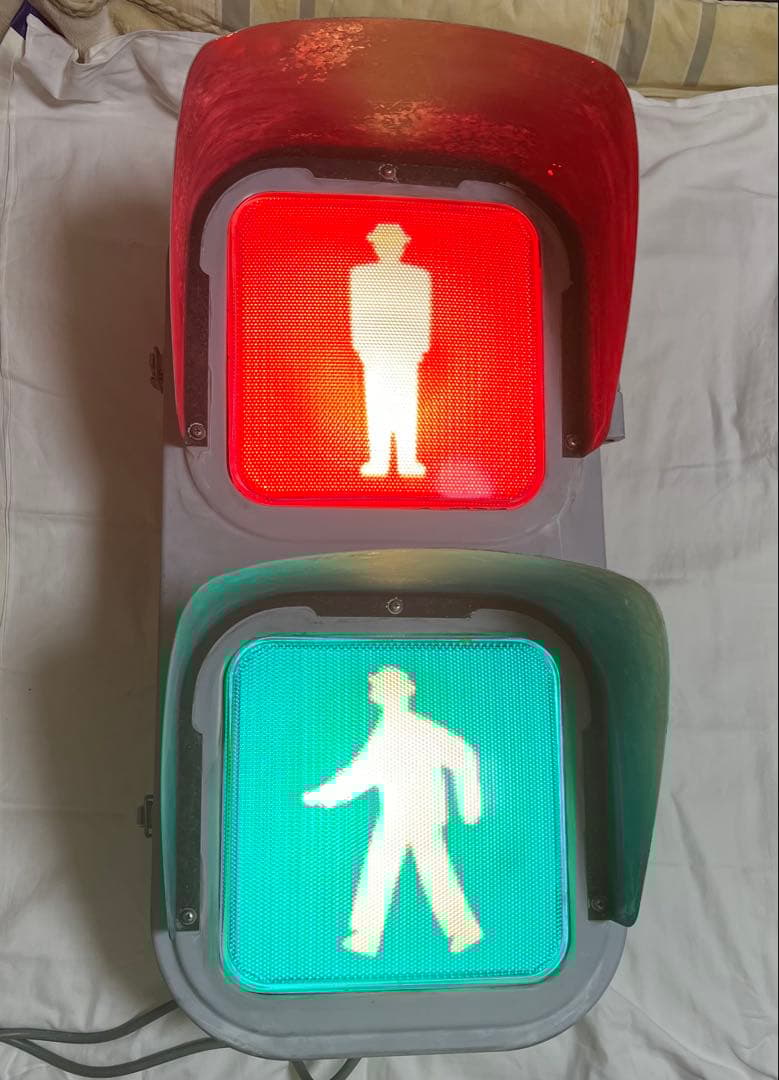 小糸工業製　歩行者用 信号機 本物　インダストリアル　オブジェ Yahoo!オークション - 【32】歩行者用 信号機 本物 小糸工業株式会社