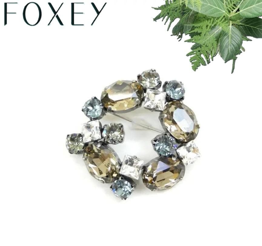 美品★FOXEY ラインストーンブローチ ローズ ビジュー