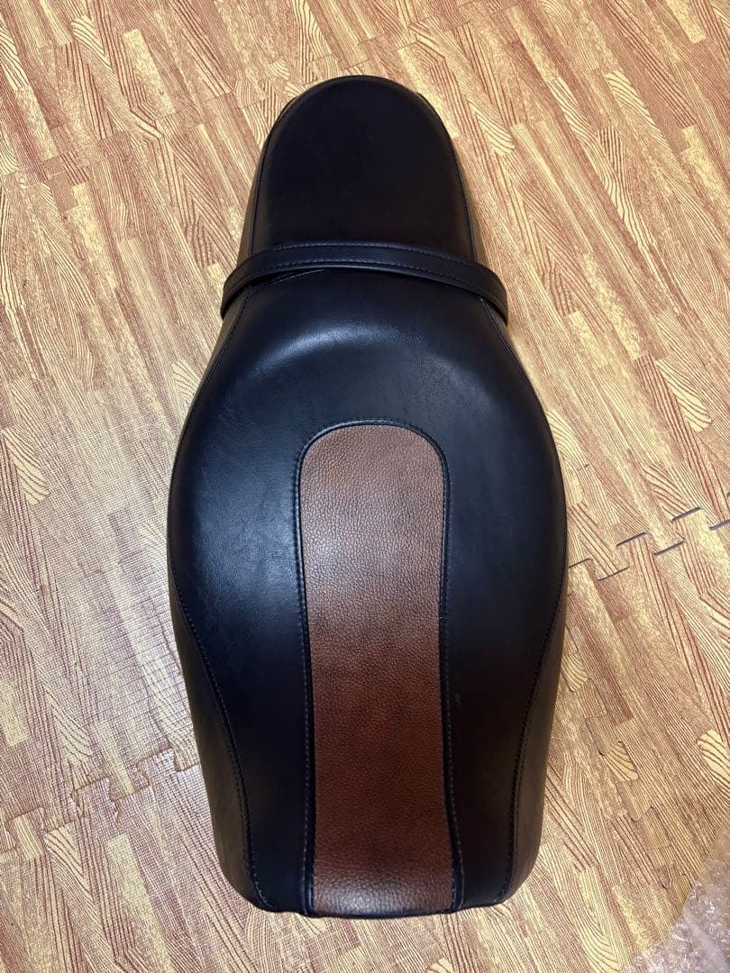 ハーレー ダイナ ローライダー 純正 ダブルシート 06-17年 - メルカリ