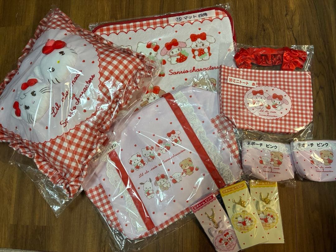 サンリオ　一番くじ　クッション　ボストンバッグ　マット　ポーチ　マット　チャーム
