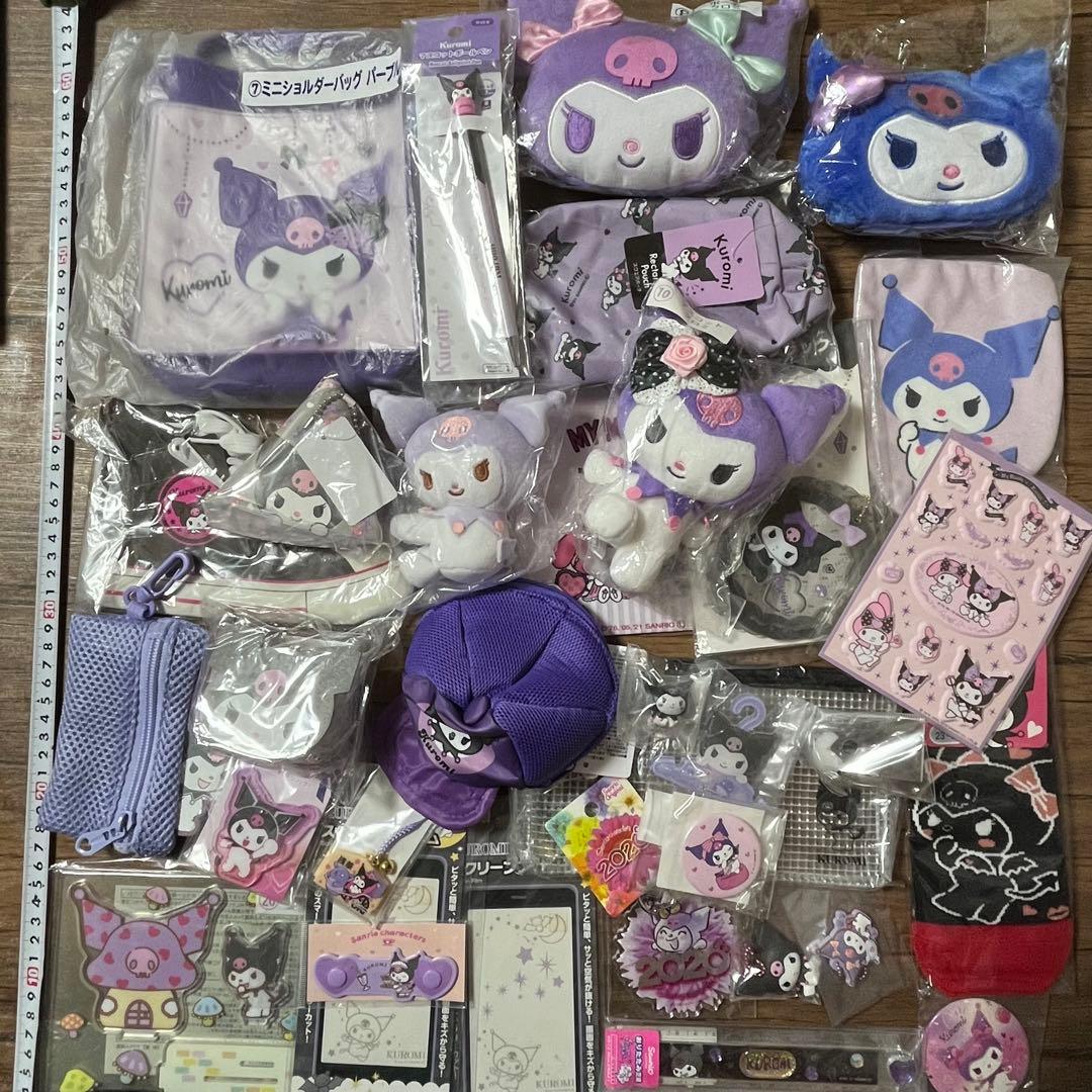 クロミちゃんグッズセット ぬいぐるみマスコット、ポーチ、アクスタ