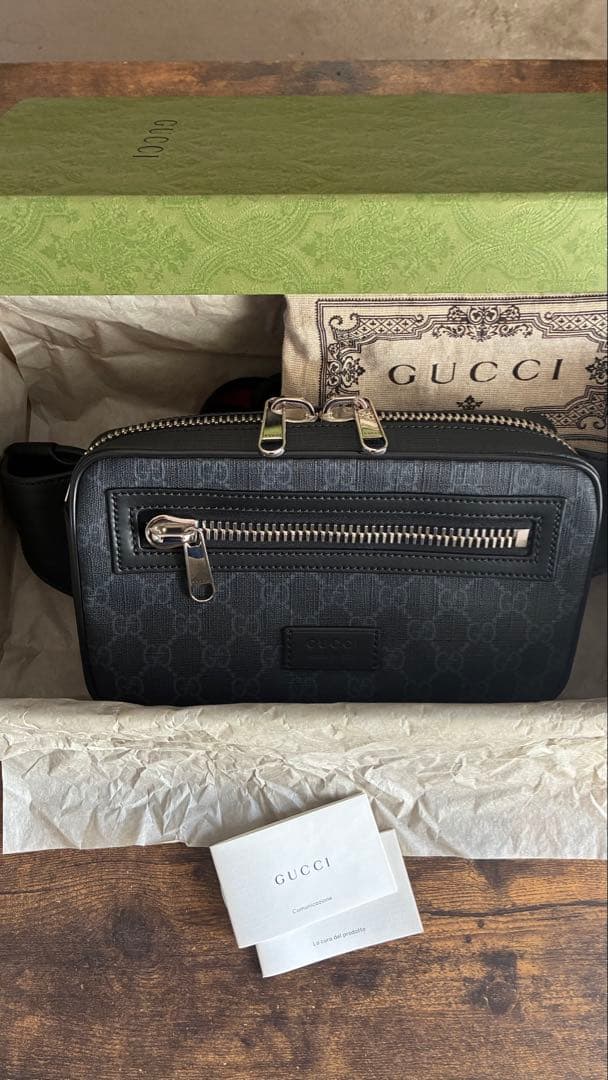 未使用　試着のみ　GUCCI ショルダーバッグ GGスプリーム　ブラック