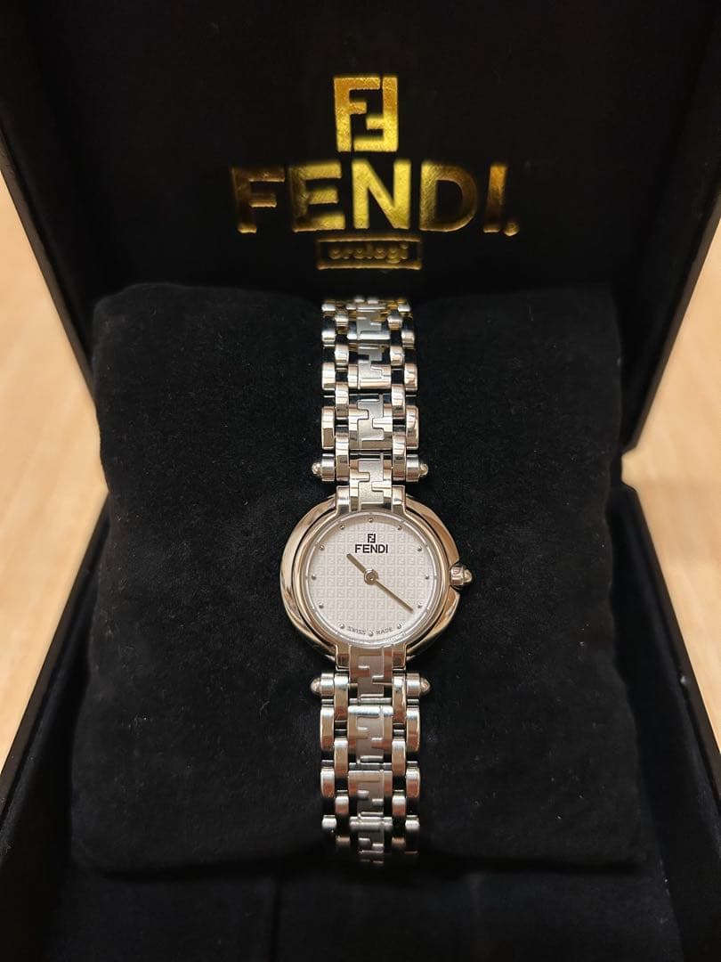 FENDI レディース FF柄ベルト ホワイト オロロジ