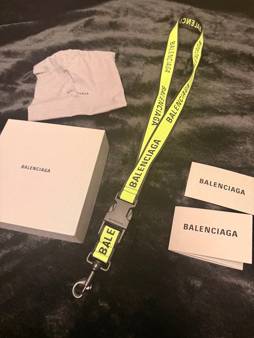 新品同様 BALENCIAGA ネックストラップ イエロー/ブラック