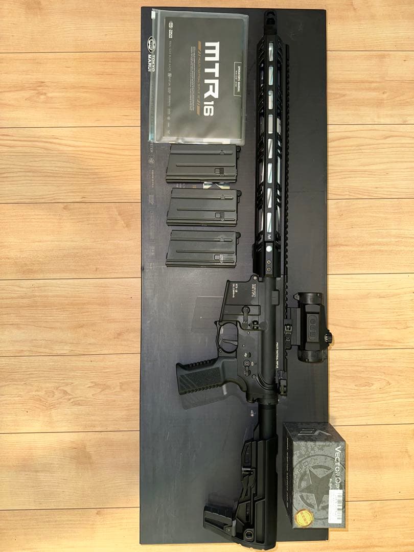 MTR16 ガスガン VECTOROP ドットサイト付き MTR16 - ガスブローバック マシンガン | 東京マルイ エアソフトガン