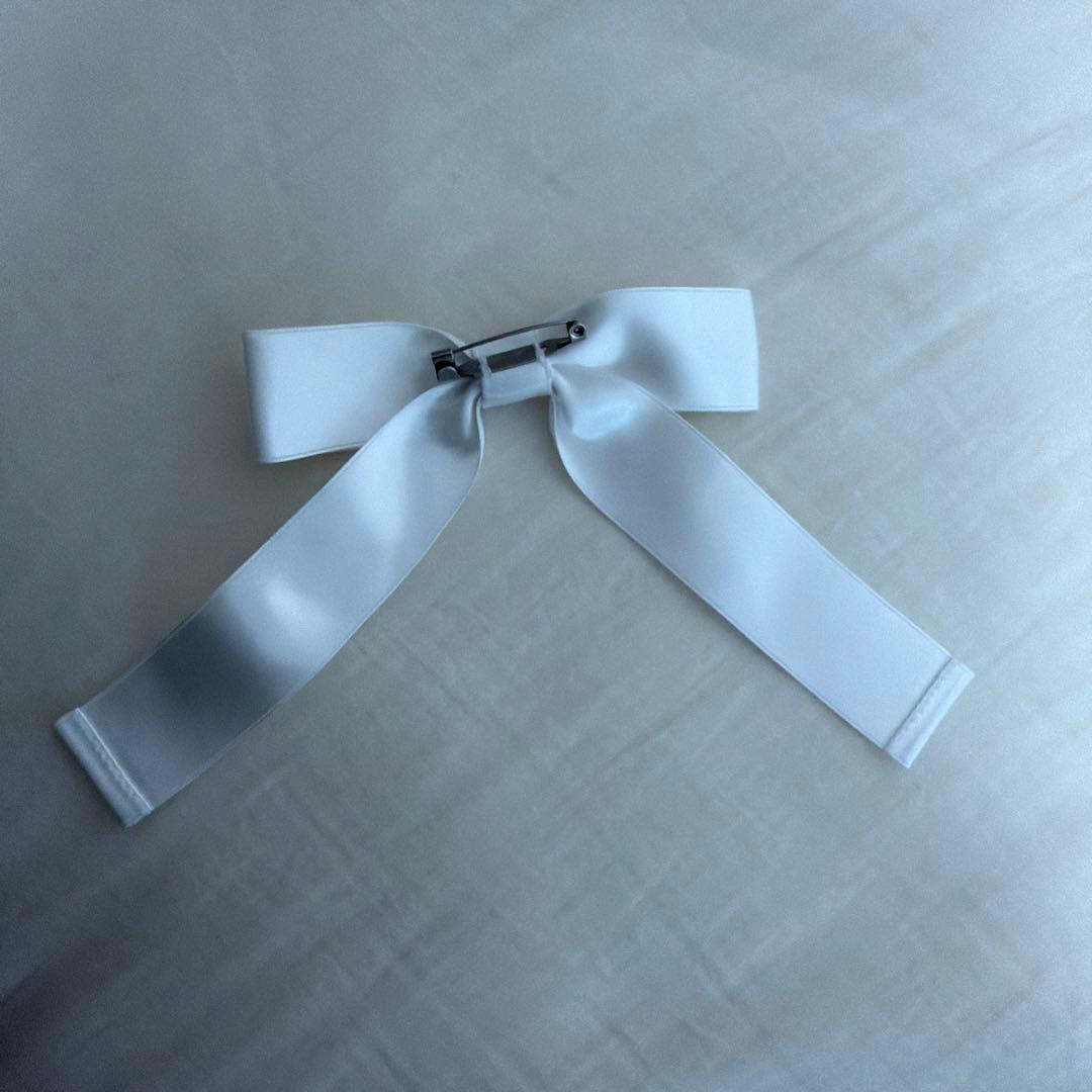 サテンリボンブローチ ホワイト 白 - メルカリ