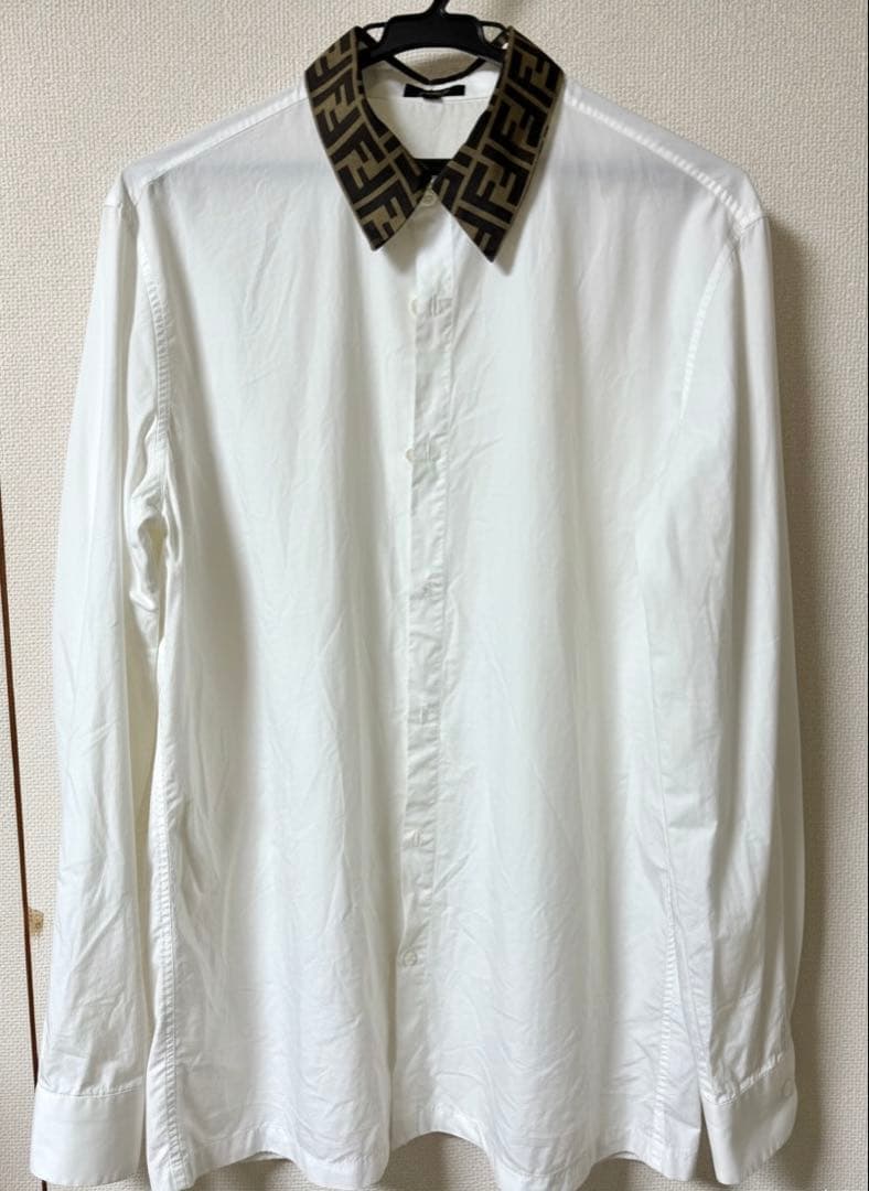 FENDI ロゴ入りホワイトシャツ
