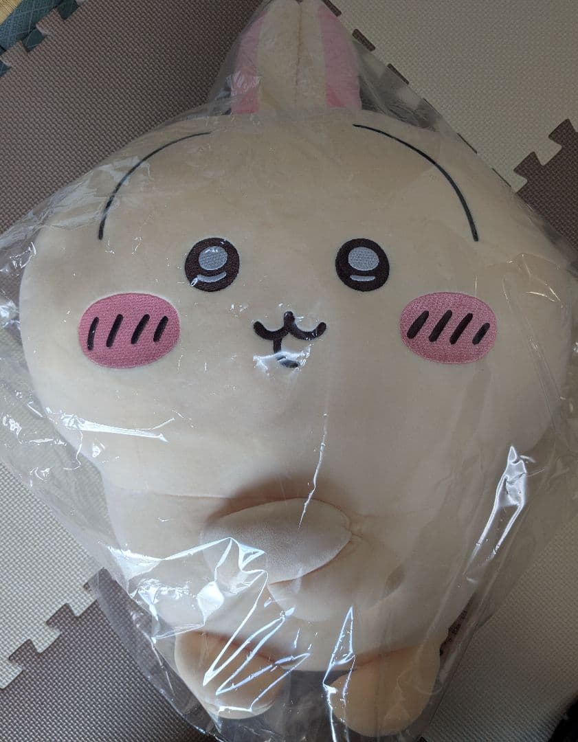 ちいかわ うさぎだらけくじ A賞腕組み - メルカリ