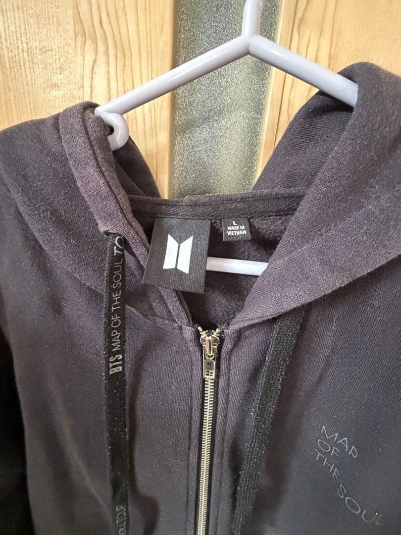 BTS LOVE YOURSELFとBTS MOS TOURのパーカー2枚セット - メルカリ