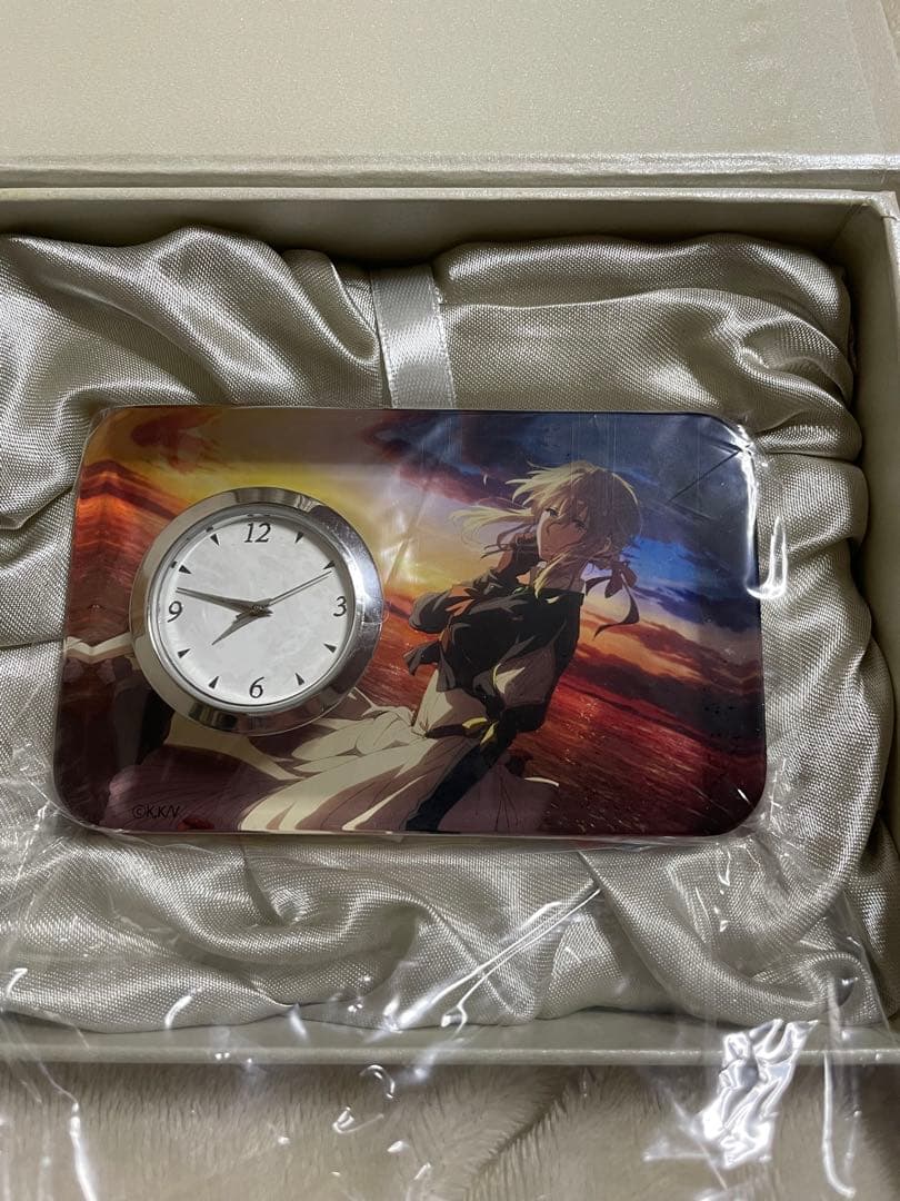 ヴァイオレット・エヴァーガーデン クリスタル時計type B - メルカリ