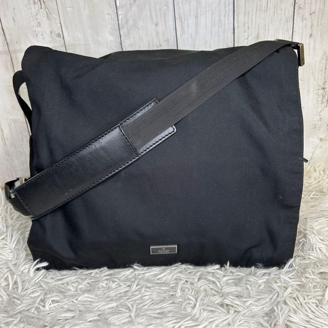 GUCCI ロゴ　ナイロン ショルダーバッグ　メッセンジャーバッグ　ブラック